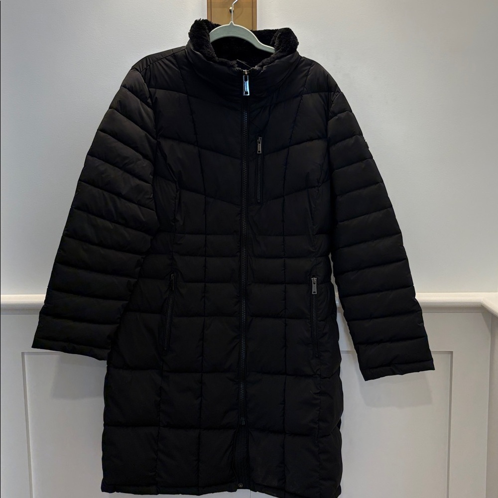 Calvin Klein Hooded Maxi Puffer Jacket
Non Smoking home